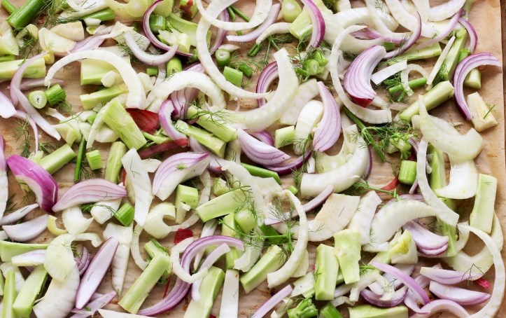 SheetPanVeggies_4_onion_fennel