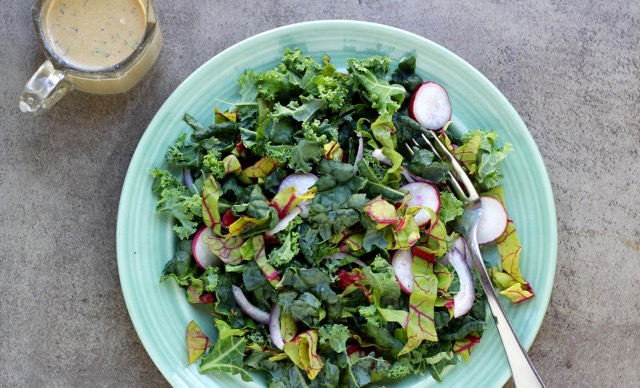 Tahini dressing with salad