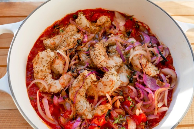 Shrimp uncooked with sauce