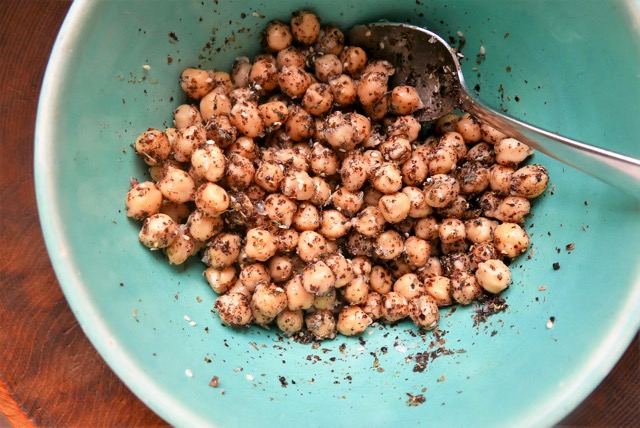 Tabbouleh_ Garbonzos in green bowl